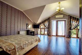 Гостиница Guest House on Kabardinskoy 1 Геленджик Семейный номер с балконом-4